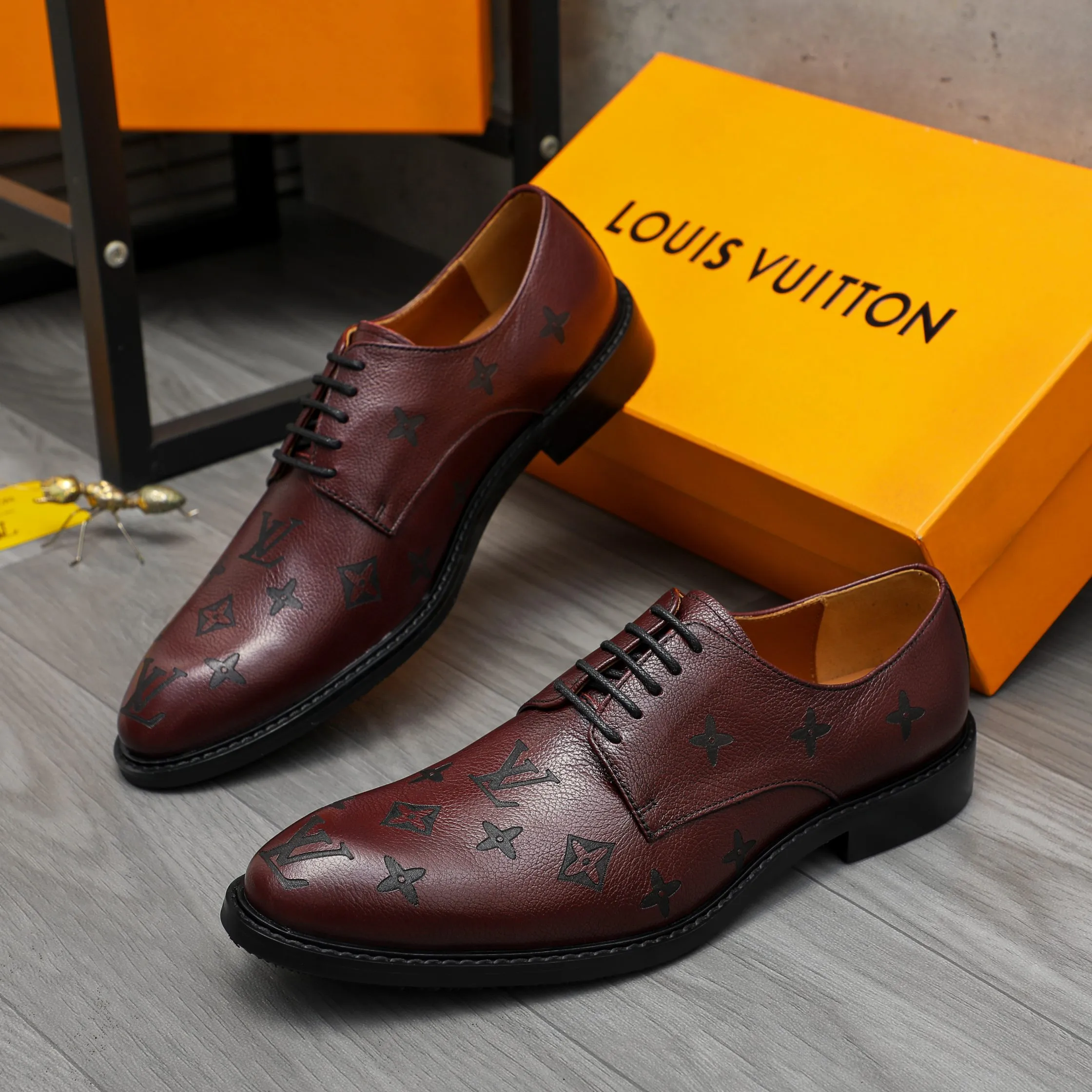 Men's shoes 💰p460 Product trademark: LV (Louis Vuitton) business lace-up formal leather shoes Regular size: 39-44 (38.45 custom-made, non-refundable) Product materials: Selected high-quality pebbled cowhide embossed upper, cowhide lining, original rubber outsole